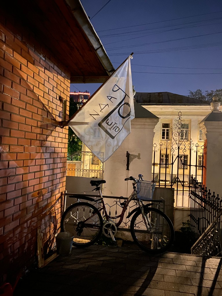 вход в студию